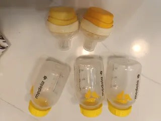 3 Biberones y 2 Tetinas Calma Medela