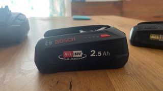 Cargador Bosch AL1815 CV + 2 Baterías 18V