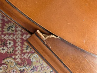 Mesa comedor madera + 4 sillas y 2 sillones