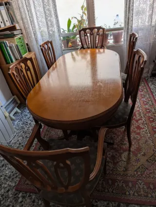Mesa comedor madera + 4 sillas y 2 sillones
