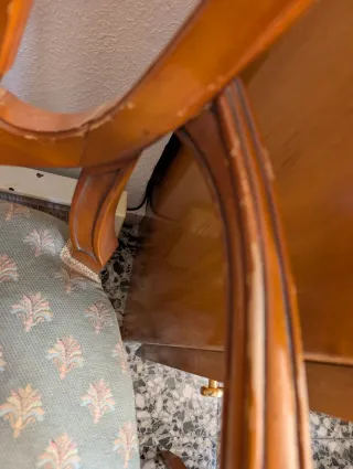 Mesa comedor madera + 4 sillas y 2 sillones