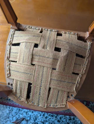 Mesa comedor madera + 4 sillas y 2 sillones