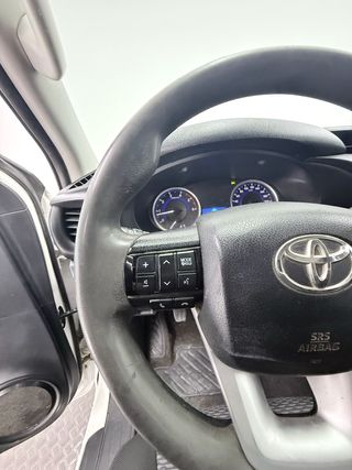 Toyota Hilux 2.4 D-4D Cabina Doble GX