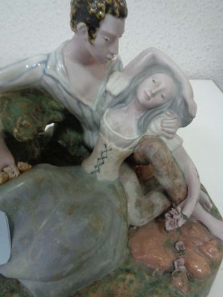 Figura porcelana pareja enamorada y ciervo