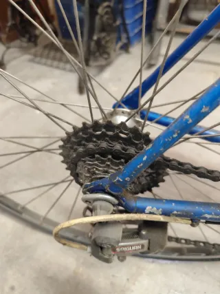 Bicicleta de carretera azul