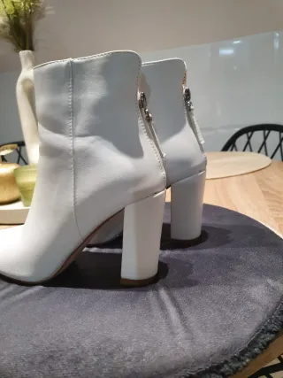 Botines blancos tacón