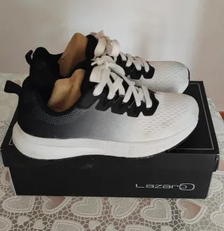 Zapatillas Lazar Negras y Blancas