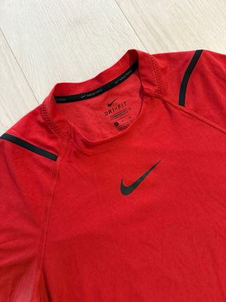 Camiseta Nike Dri-Fit Roja Talla S aeroswift