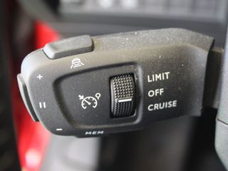 PEUGEOT e208 Allure Electrico 136 100 Kw