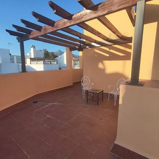 Casa adosada en alquiler en Nueva Andalucía centro en Marbella