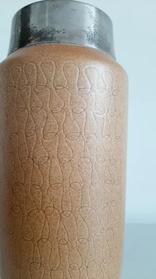 Jarrón de cerámica con plateado