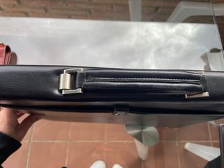 Elegante borsa Prada nera in pelle