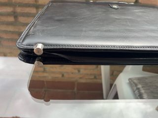 Elegante borsa Prada nera in pelle