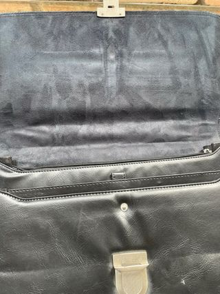 Elegante borsa Prada nera in pelle