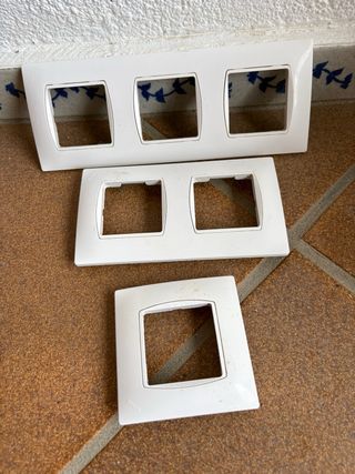Marcos de interruptores blancos