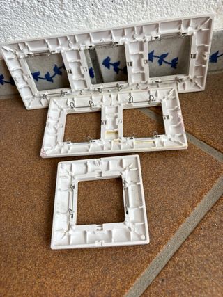 Marcos de interruptores blancos