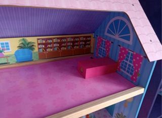 Casa de muñecas de madera