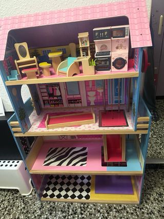 Casa de muñecas de madera