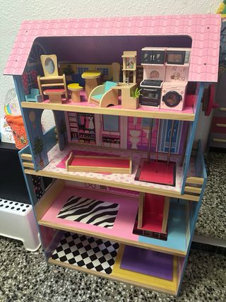 Casa de muñecas de madera