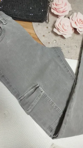Pantalón vaquero cargo gris
