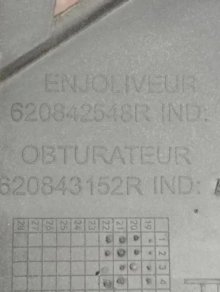 REJILLA DERECHA PARAGOLPES EXPRESS 2025