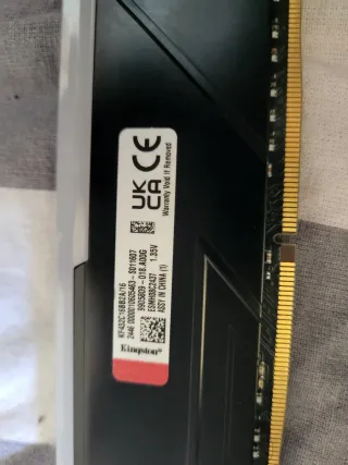 Memoria RAM DDR4 16GB RGB