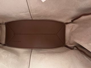 Bolsa Polene em Camurça Cognac