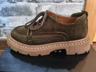 Zapatos de ante verde con cordones