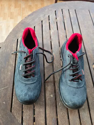 Zapatos de seguridad Panter grises y rojos