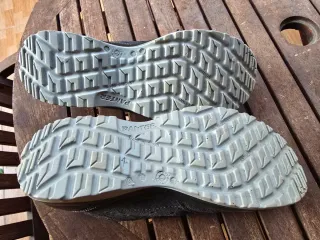 Zapatos de seguridad Panter grises y rojos