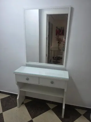 Tocador blanco con espejo y cristal
