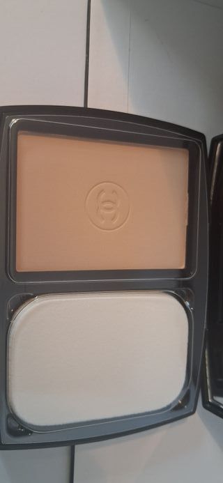 Chanel Ultra Le Teint B20 Fondotinta Compatto