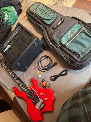 Guitarra Exótica + Amplificador Laney 30Watts