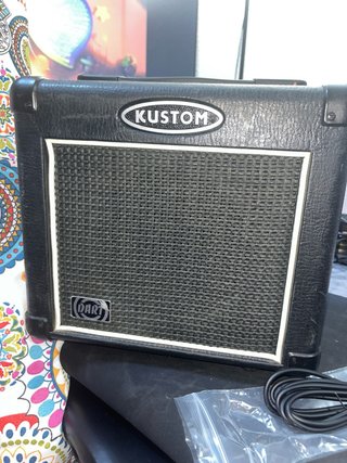 Guitarra y amplificador en perfecto estdo