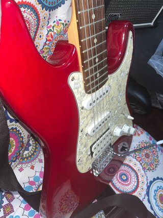 Guitarra y amplificador en perfecto estdo