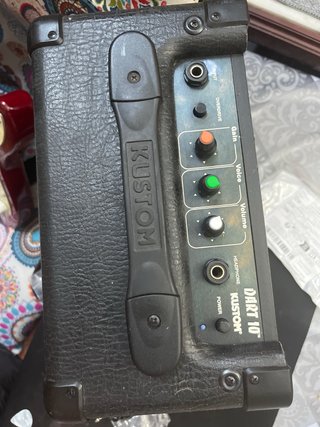 Guitarra y amplificador en perfecto estdo
