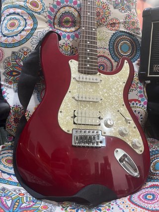 Guitarra y amplificador en perfecto estdo