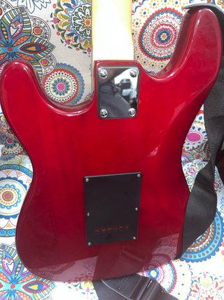 Guitarra y amplificador en perfecto estdo