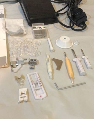 Máquina de coser Silvercrest SNM 33 B2