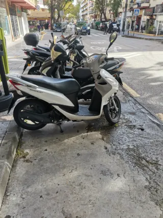 Honda Vision 2011 Blanca Scooter sin seguro, Neg.