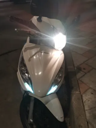 Honda Vision 2011 Blanca Scooter sin seguro, Neg.