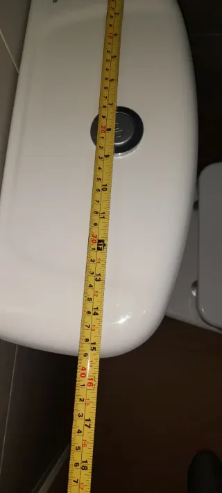 Inodoro blanco de porcelana