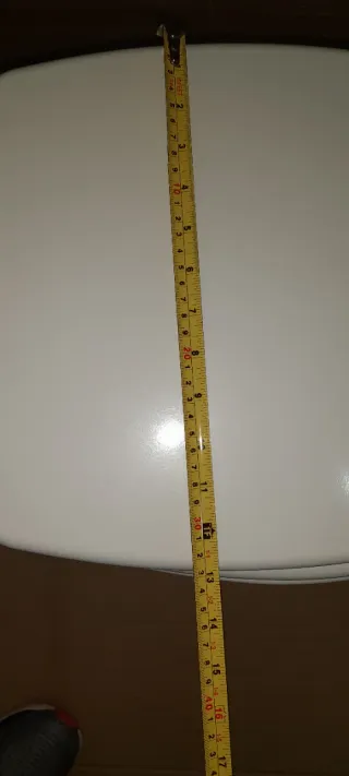 Inodoro blanco de porcelana