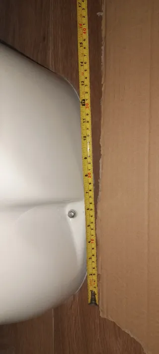 Inodoro blanco de porcelana