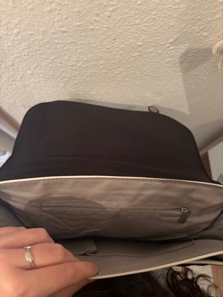 Bolso negro con parches