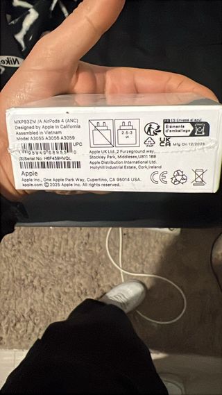 Apple AirPods 4 (ANC) – Nuevos sin abrir