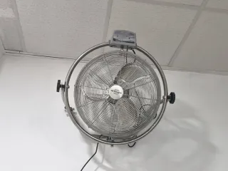 Ventilador Industrial Metálico Plateado