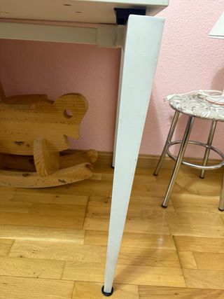 Mesa de estudio blanca patas metálicas