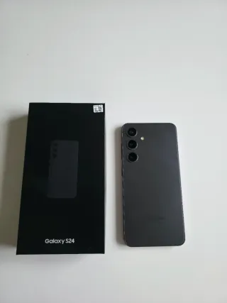 Samsung Galaxy S24 con 256GB almacenamiento.
