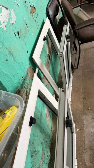 Ventana abatible aluminio